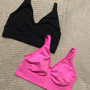 🦋 🟣5 for 25 DEAL 🟣Two sport bras 🦋
